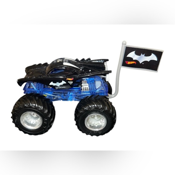 Hot Wheels Monster Jam 25 Batman Diecast Truck - Picture 1 of 5